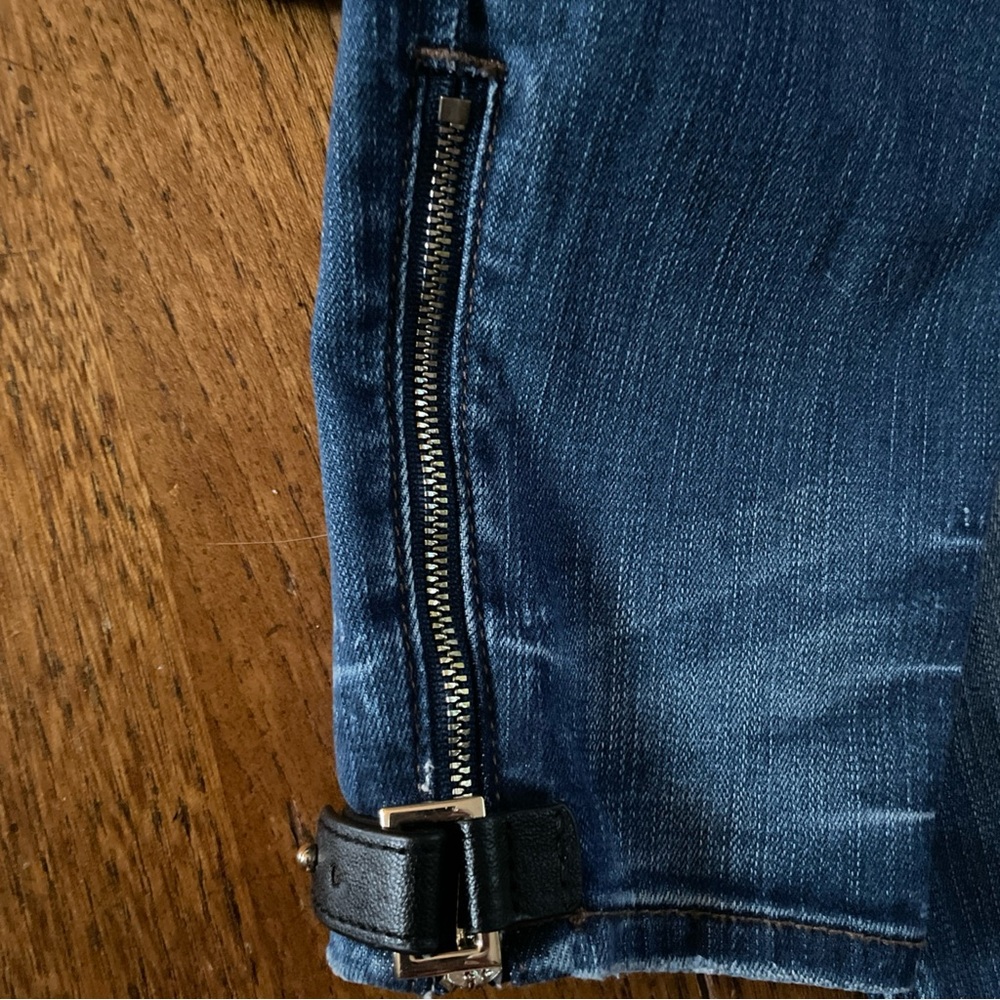 White House Black Market The Skinny jeans size 8P Medium Blue Zipped Ankles - Picture 6 of 13